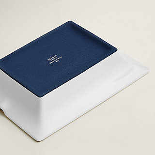 灰皿-《プリーズ・ホールド・ザ